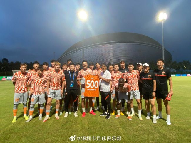 而此刻的士兵们，都安稳的躲在后面的反斜面坑道里，敌人炮弹打了几十轮，哈米德这边连一个受伤的都没有。